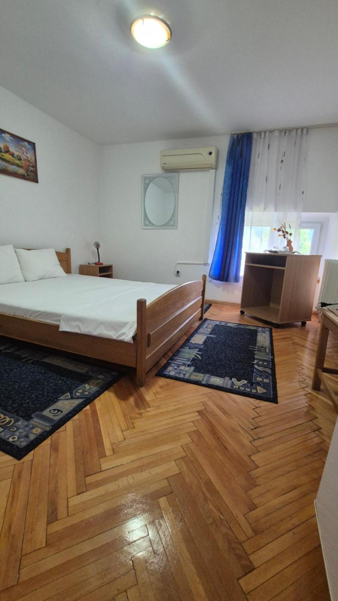 Vila Crinilor Călimăneşti エクステリア 写真